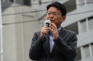 小川敏夫参議院議員とともに三軒茶屋駅前で街頭演説